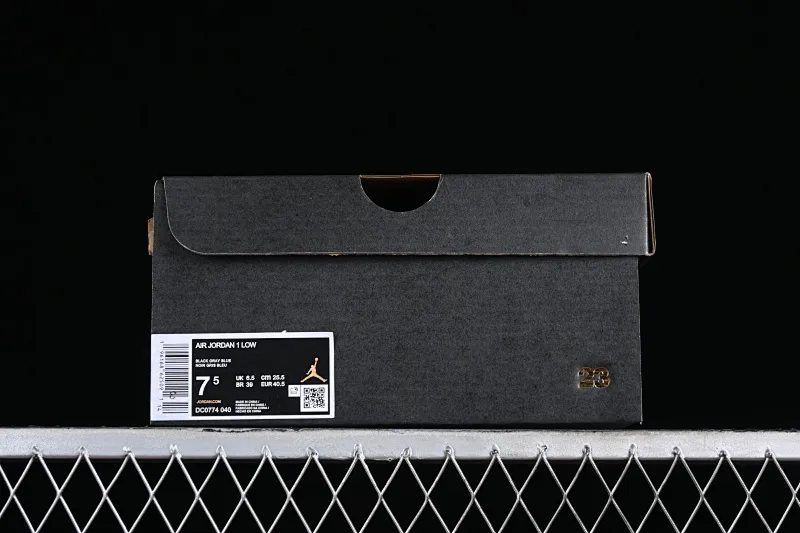All categories Air Jordan Jordan series basketball shoes Air Jordan 1 Low Air Jordan 1 Low AJ1 Joe 1 black and white blue hook low-top cultural basketball shoes DC0774-040